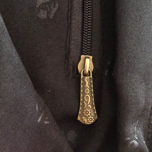 Embroidered Pom Pom flower clutch bag. - Picture 7 of 8